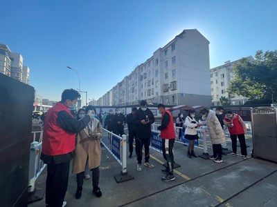 助力新冠疫苗接种 我为家长排忧解难